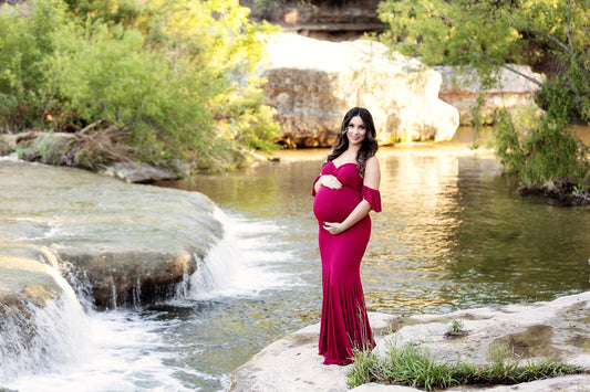 Taking Maternity Photos Outdoors In Parks Or Gardens